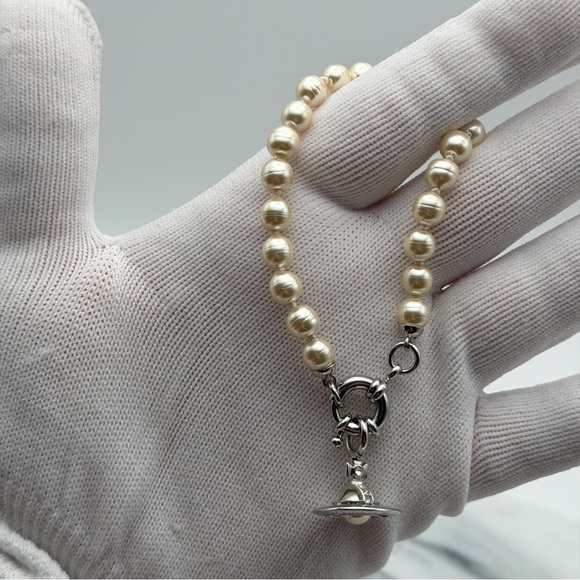 Vivienne Westwood Aleksa Baroque Faux Pearl Bracelet - Picture 4 of 7